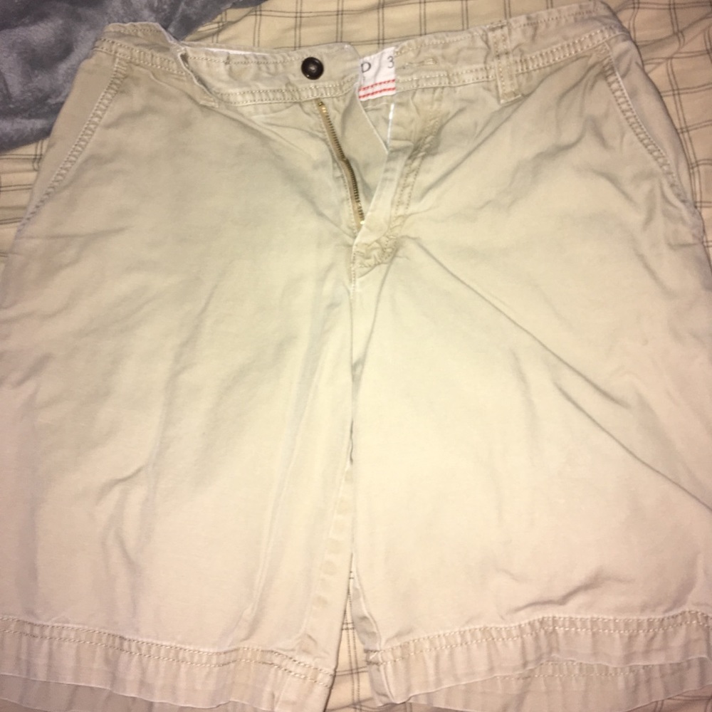 Izod khaki shorts
